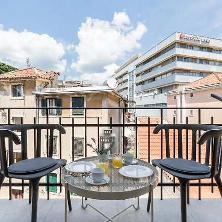 Romantic Apartment With Balcony Split Exterior photo