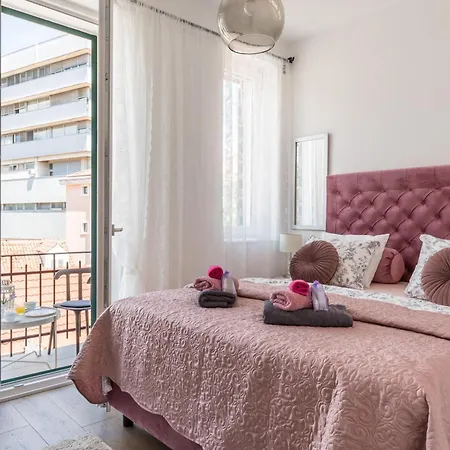 Romantic Apartment With Balcony Split Exterior photo