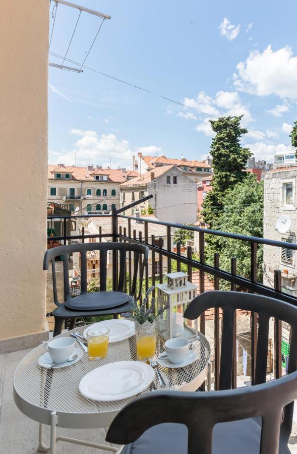Apartment Romantic With Balcony